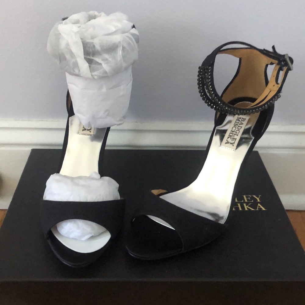 NWT AUTHENTIC  Badgley Mischka Heels